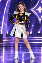 Zoey KPop Demon Hunters Golden Idol girls costume and accessory set with black sequins, gold details and iridescent skirt